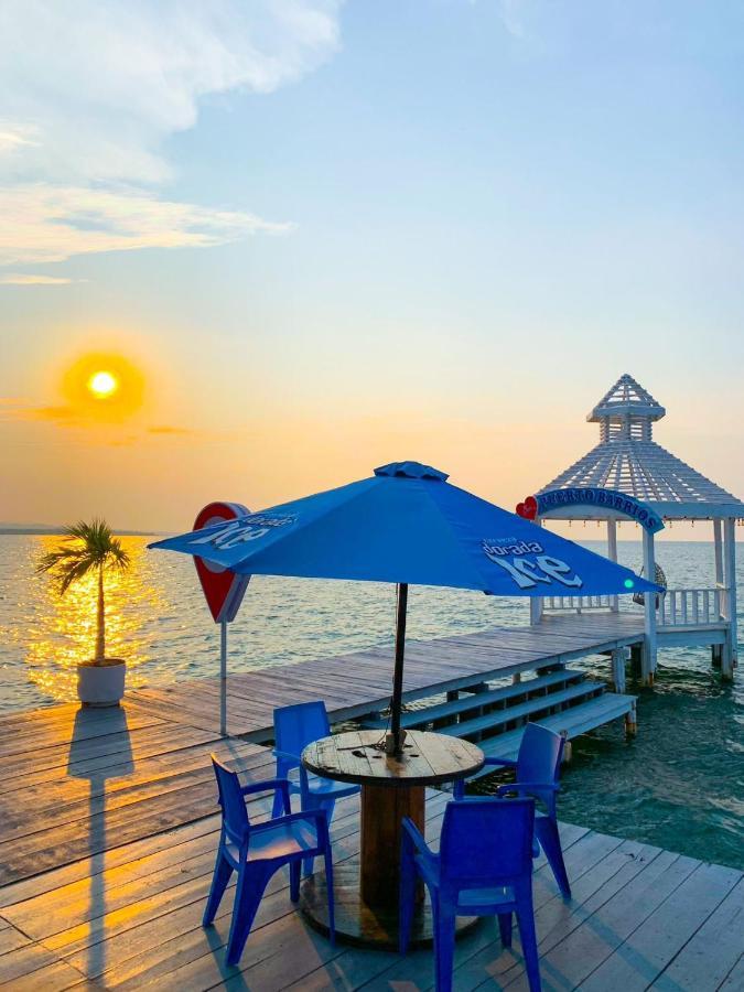 Restaurante Y Hotel “La Pesca” Puerto Barrios Eksteriør billede