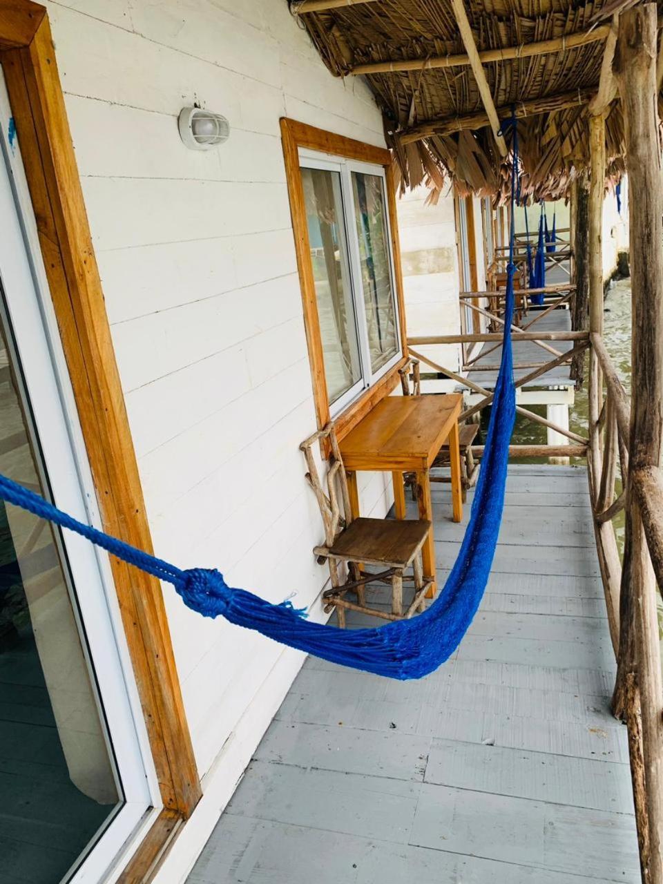 Restaurante Y Hotel “La Pesca” Puerto Barrios Eksteriør billede