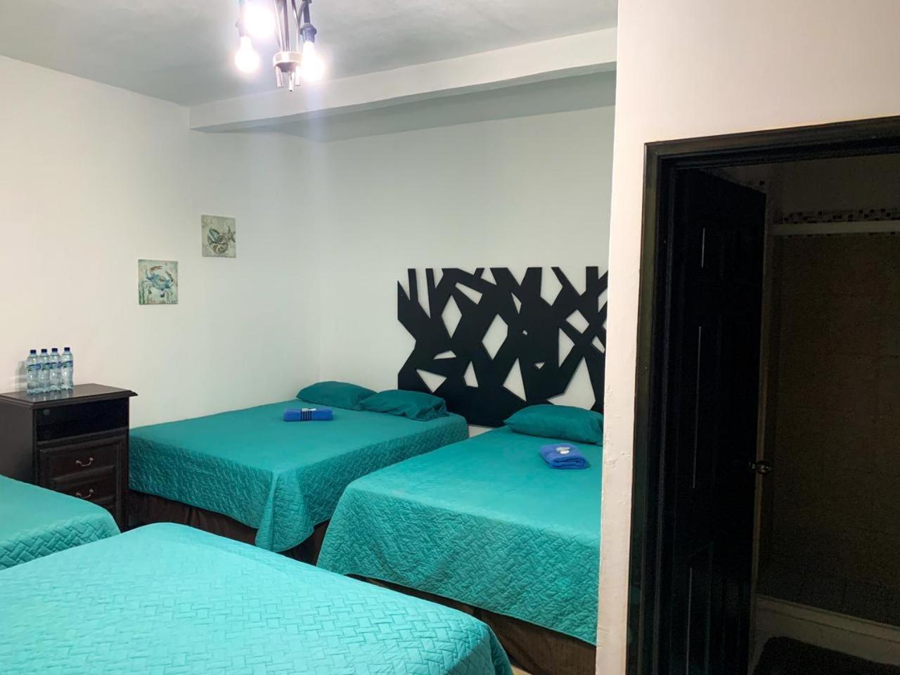 Restaurante Y Hotel “La Pesca” Puerto Barrios Eksteriør billede