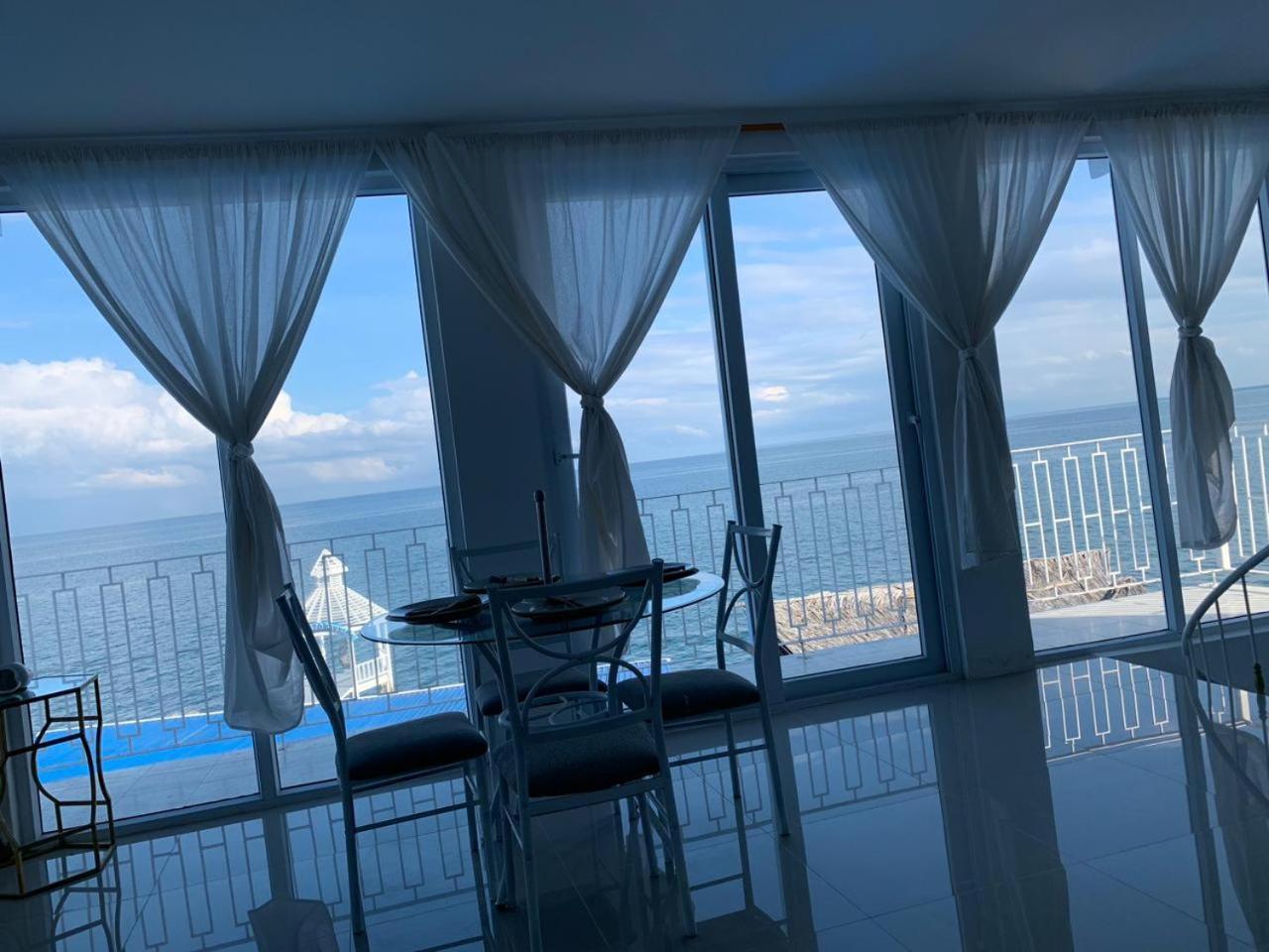 Restaurante Y Hotel “La Pesca” Puerto Barrios Eksteriør billede